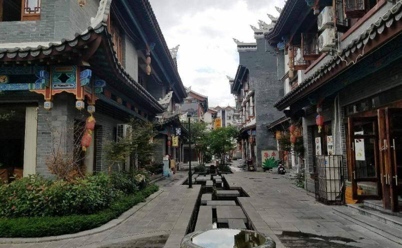 我和大我20岁的人同辈,能称呼名字吗?- 知识问答网页